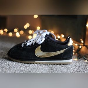 Nike sneakers athletic shoes, women’s size 7.5, navy blue gold and white